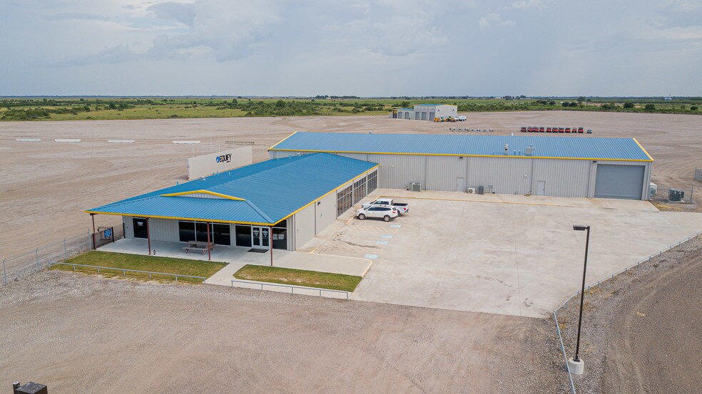 More Photos Of 7044 Interstate 10, Sealy Distribution For Sale