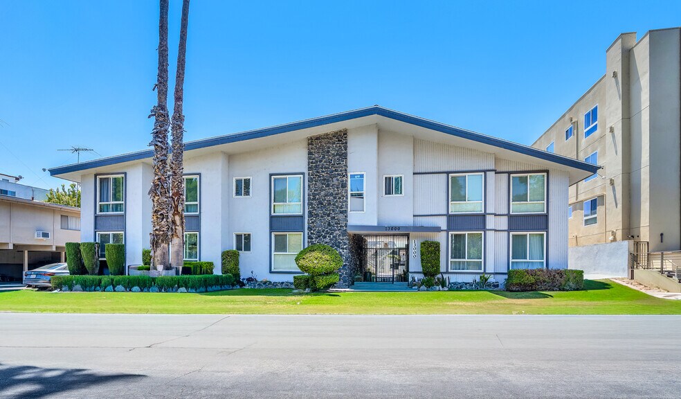 More Photos Of 13000 Valleyheart Dr, Studio City Apartments For Sale