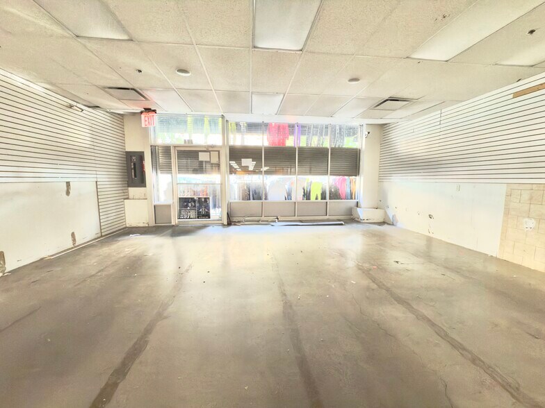 More Photos Of 318 Knickerbocker Ave, Brooklyn Apartments For Lease