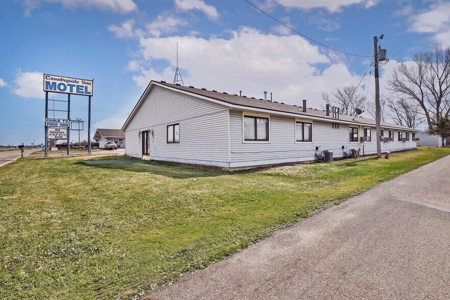 More Photos Of 2102 E Main St, Albert Lea Hotel For Sale