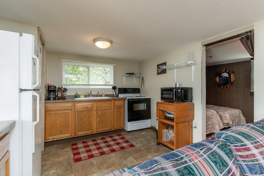 More Photos Of 229 E Lake Emily Rd, Crystal Falls Trailer Camper Park For Sale