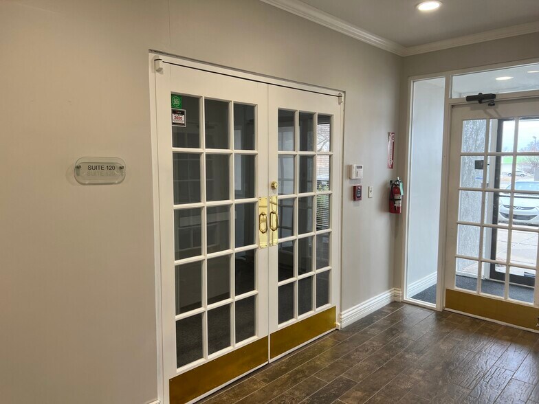 More Photos Of 6300 NW Expressway, Oklahoma City Medical For Sale