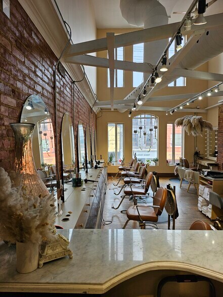 More Photos Of 783 Queen St W, Toronto General Retail For Sale