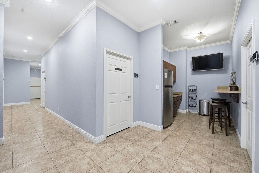 More Photos Of 15303 Huebner Rd, San Antonio Medical For Sale