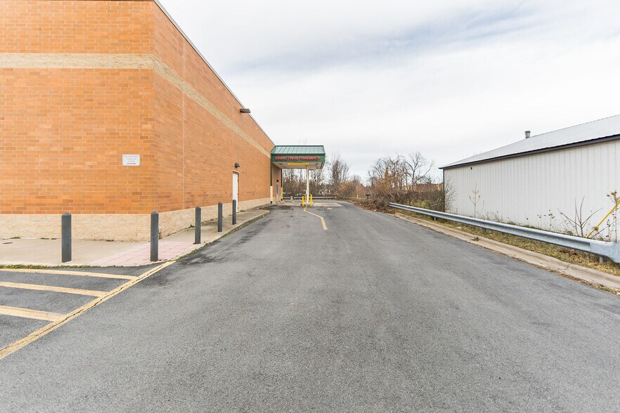 More Photos Of 301 Genesee St, Auburn Freestanding For Lease