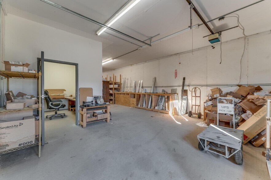 More Photos Of 2101 S ARKOLA Dr, Springdale Warehouse For Sale