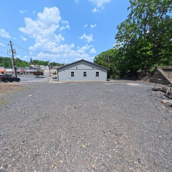 More Photos Of 215 Mauch Chunk St, Pottsville Flex For Sale