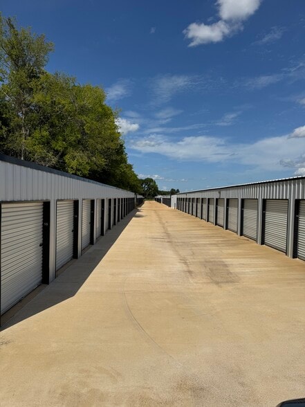 More Photos Of 975 Houston st, Bullard Self Storage For Sale