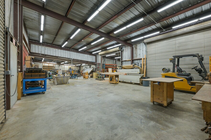 More Photos Of 400 Windy Hill School Rd, Georgetown Flex For Sale