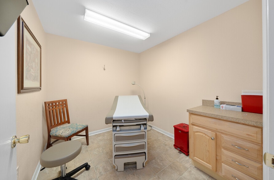 More Photos Of 1415 NW 23rd Ave, Chiefland Medical For Sale