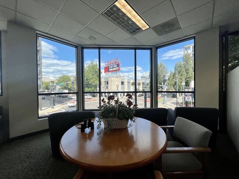More Photos Of 400-438 E Burnside St, Portland Office For Lease