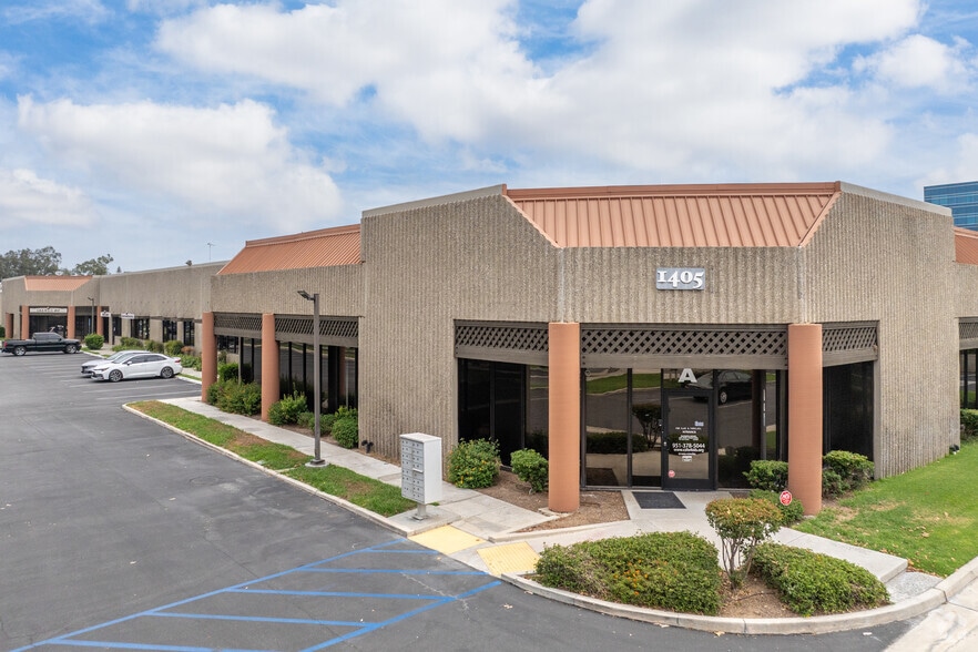 Primary Photo Of 1405 Spruce St, Riverside Light Distribution For Sale