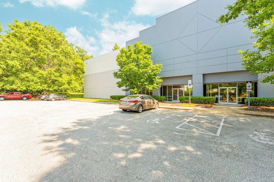 More Photos Of 657 Brigham Rd, Greensboro Unknown For Lease