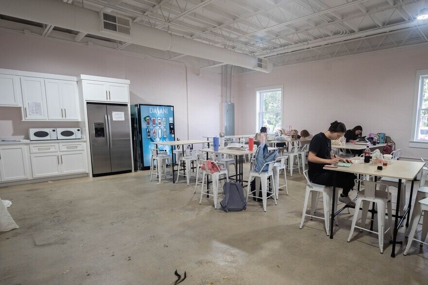 More Photos Of 505 N Seminary St, Florence Office For Sale