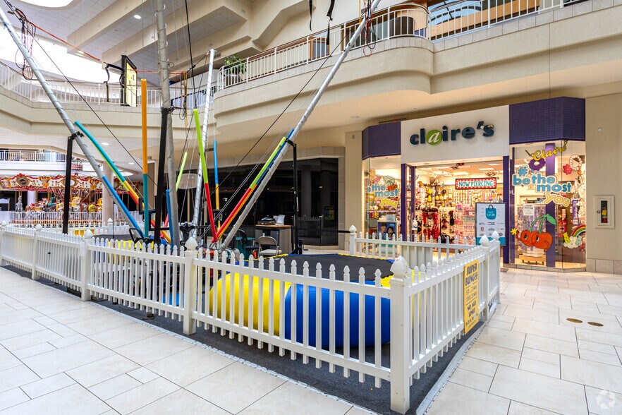 More Photos Of 1801 SW Wanamaker Rd, Topeka Unknown For Lease