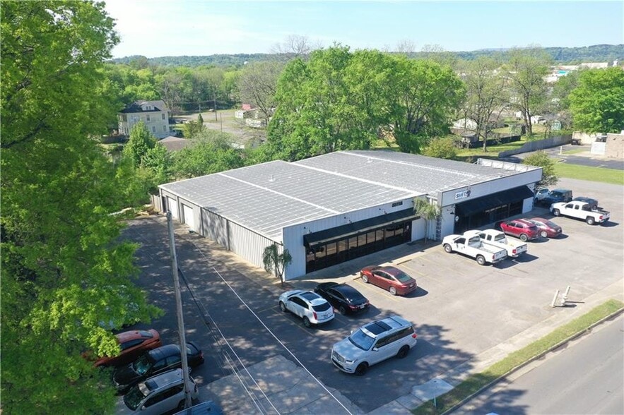 More Photos Of 302 E Parkway Dr, Russellville General Retail For Sale