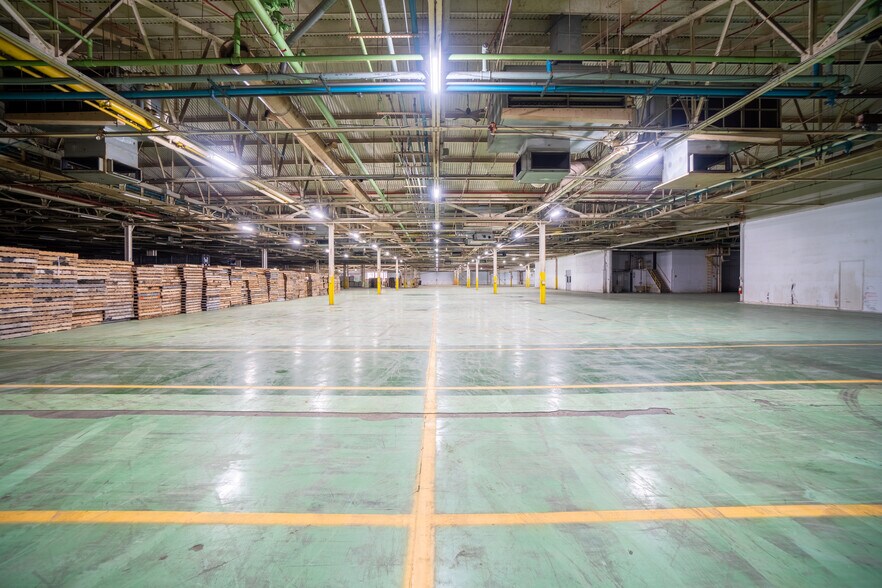 More Photos Of 625-701 S Side Dr, Decatur Manufacturing For Lease