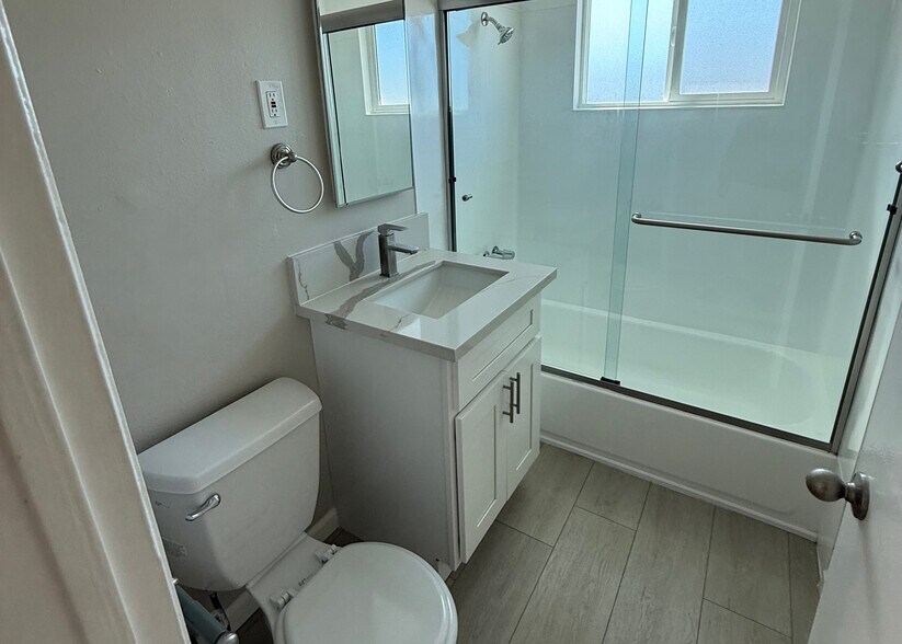 More Photos Of 311 W Wilson St, Costa Mesa Apartments For Sale