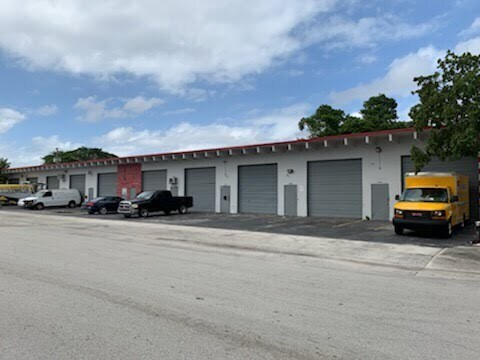 More Photos Of 5833-5851 SW 25th St, West Park Warehouse For Lease