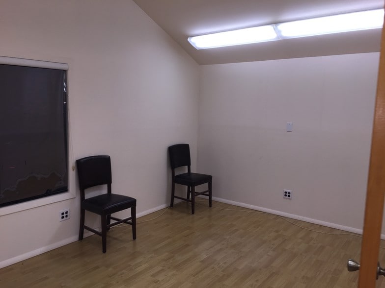 More Photos Of 62 Glen Cove Rd, Roslyn Heights Storefront Retail Office For Lease