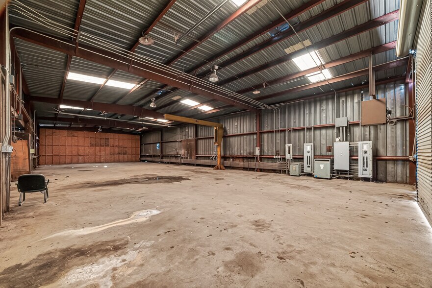 More Photos Of 901 Marcella St, Houston Warehouse For Lease