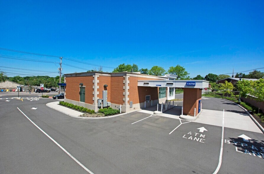 More Photos Of 690 Wyckoff Ave, Wyckoff General Retail For Lease