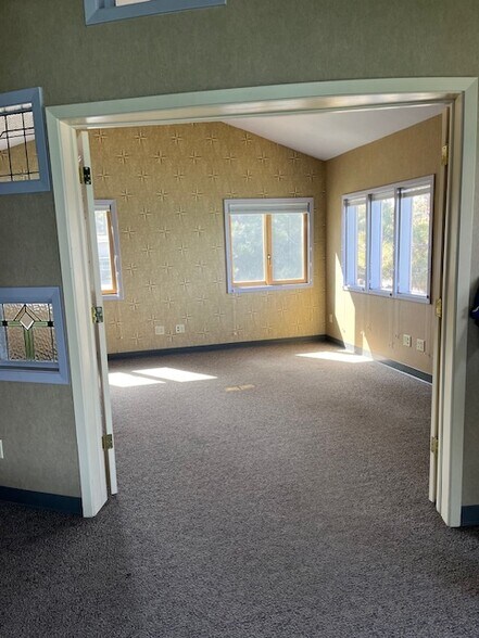 More Photos Of 3351 Lake Tahoe Blvd, South Lake Tahoe Office Residential For Lease