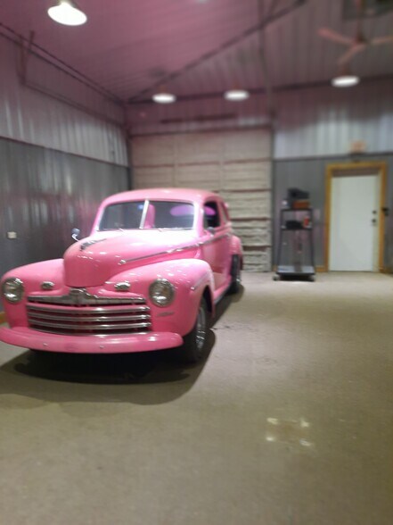 More Photos Of 1124 E Houston Ave, Crockett Freestanding For Sale