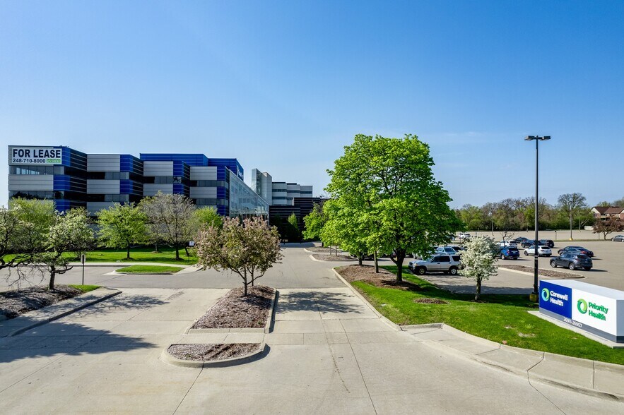 More Photos Of 26913 Northwestern Hwy, Southfield Medical For Lease