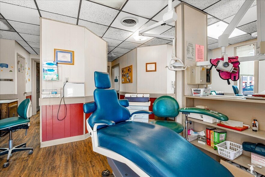 More Photos Of 841 S Highway 25 W, Williamsburg Flex For Sale