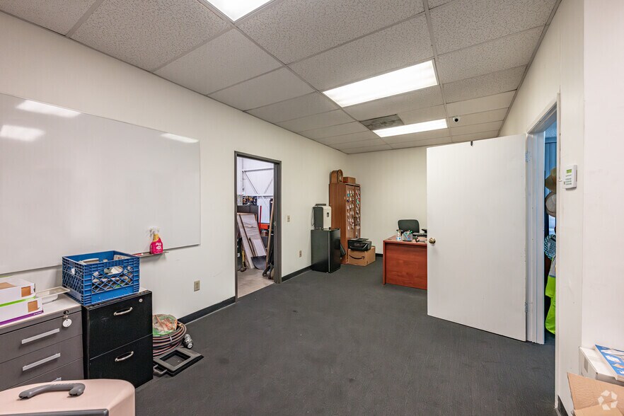 More Photos Of 1247 Brooks St, Ontario Land For Lease