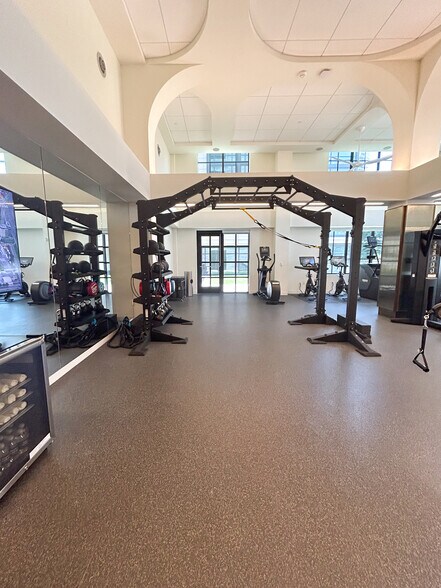 More Photos Of 3001 Maple Ave, Dallas Office For Lease