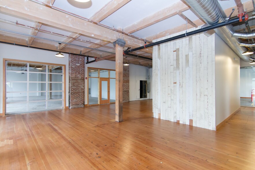 More Photos Of 4784 SE 17th Ave, Portland Light Manufacturing For Lease