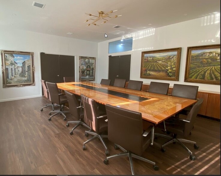 More Photos Of 26-32 Bond St, Westbury Loft Creative Space For Sale