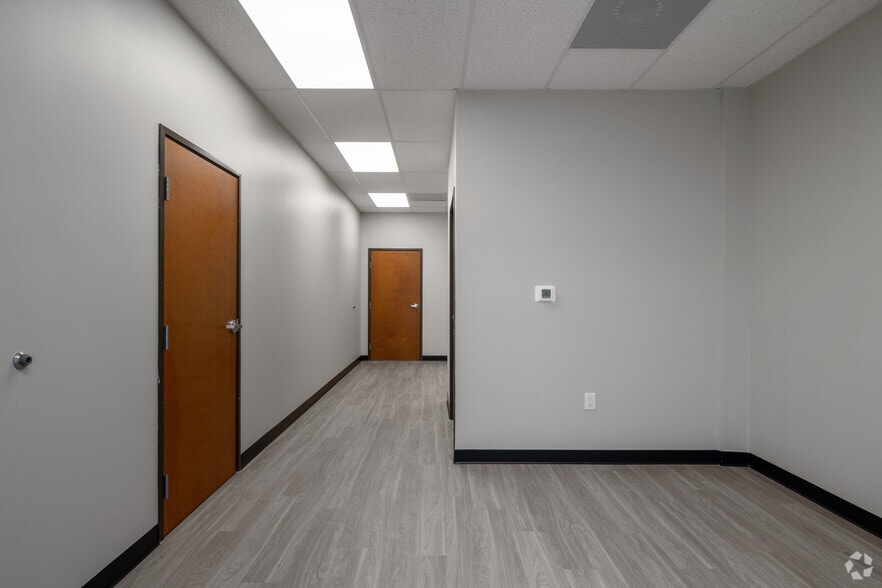 More Photos Of 501 W Powell Ln, Austin Unknown For Lease