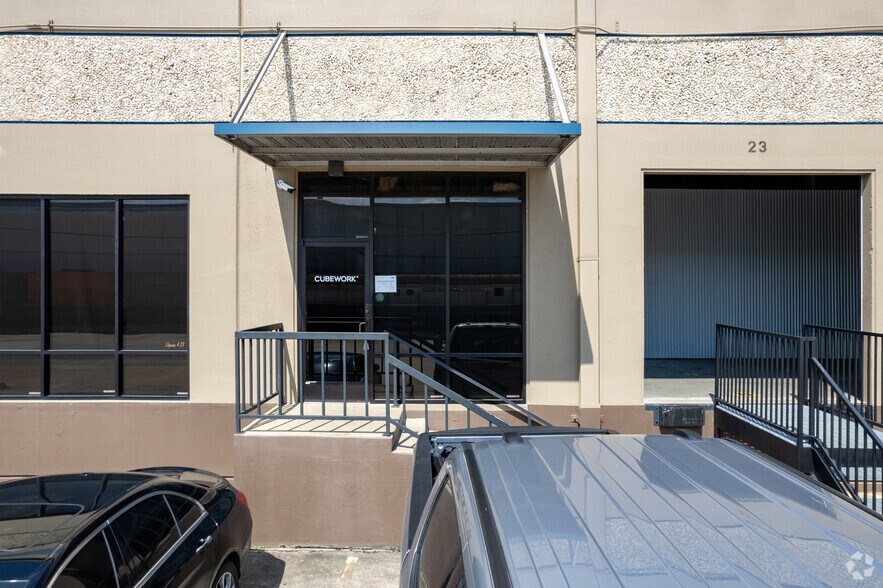 More Photos Of 3401 Navigation Blvd, Houston Distribution For Lease