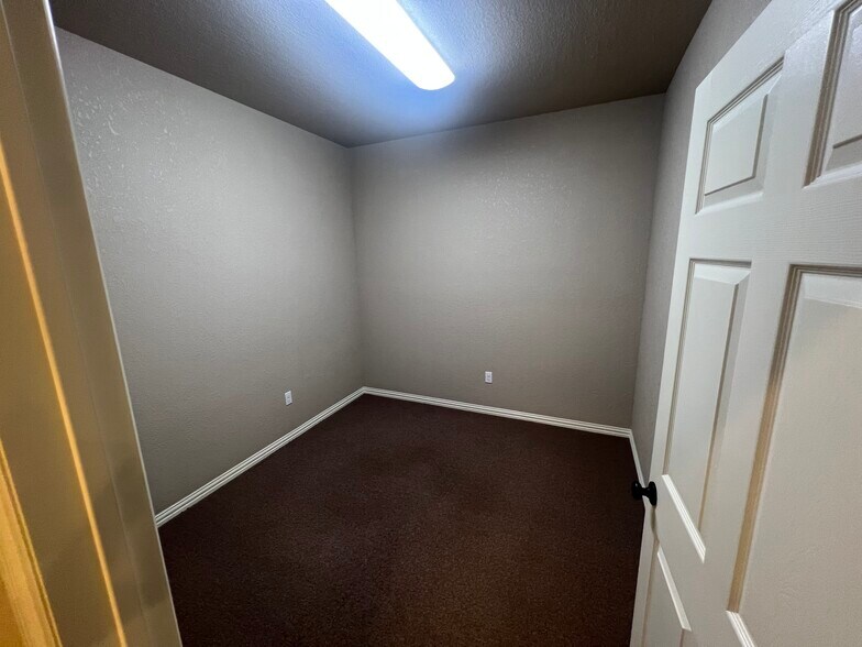 More Photos Of 1503 W Stan Schlueter Loop, Killeen Industrial For Lease