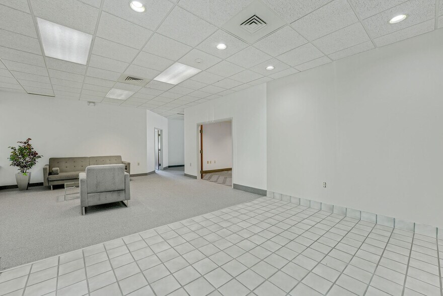 More Photos Of 38227 Western Pky, Willoughby Light Distribution For Lease