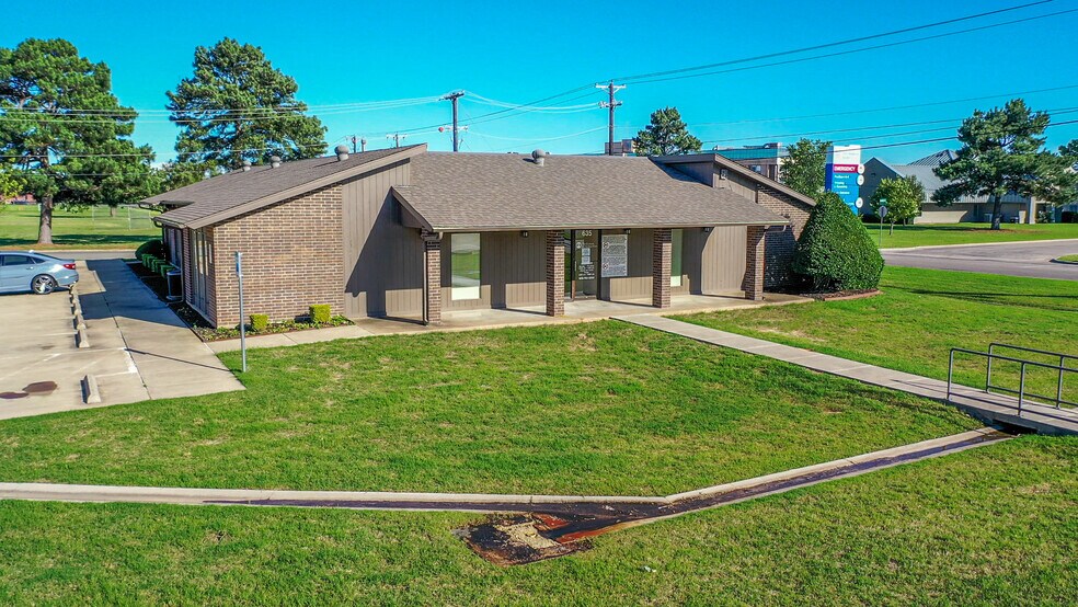 More Photos Of 635 Stone Ave, Paris Medical For Sale