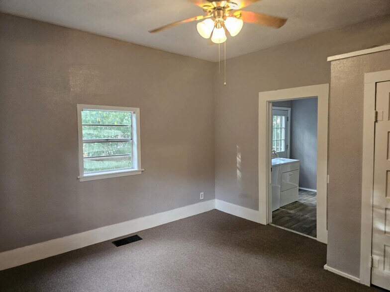 More Photos Of 630 Worth St, Hemphill Multifamily For Sale