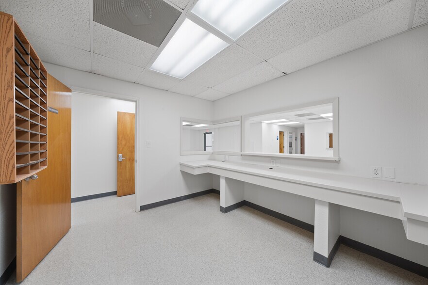 More Photos Of 19575 K St, Somerset Medical For Sale