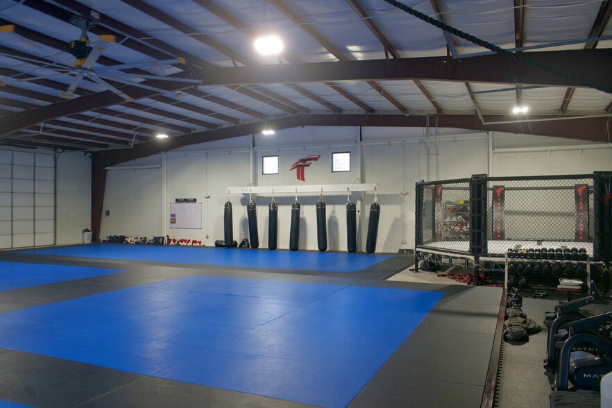 More Photos Of 10111 Grant Rd, Houston Warehouse For Lease