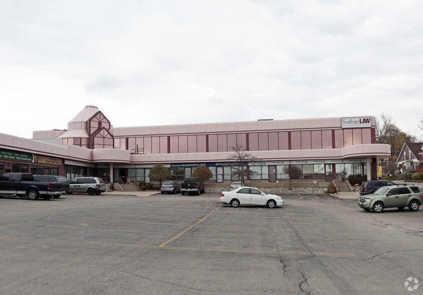 More Photos Of 300 Victoria St N, Kitchener General Retail For Lease