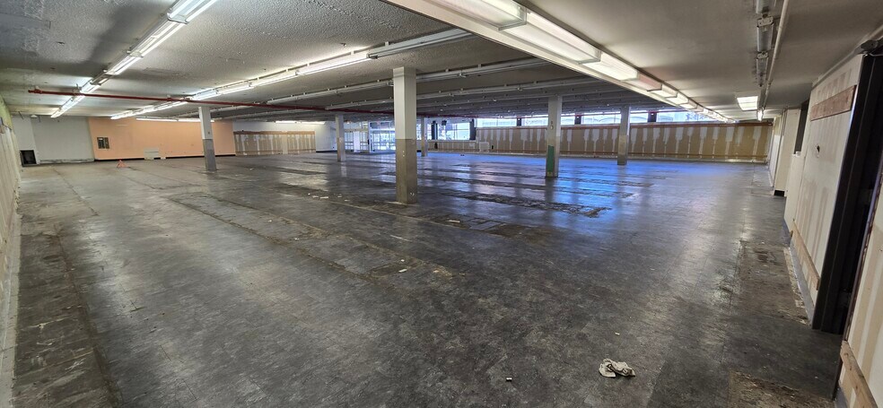 More Photos Of 4415 Kissena Blvd, Flushing Drugstore For Lease