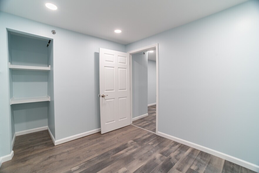 More Photos Of 125-127 Byassee Dr, Hazelwood Warehouse For Lease