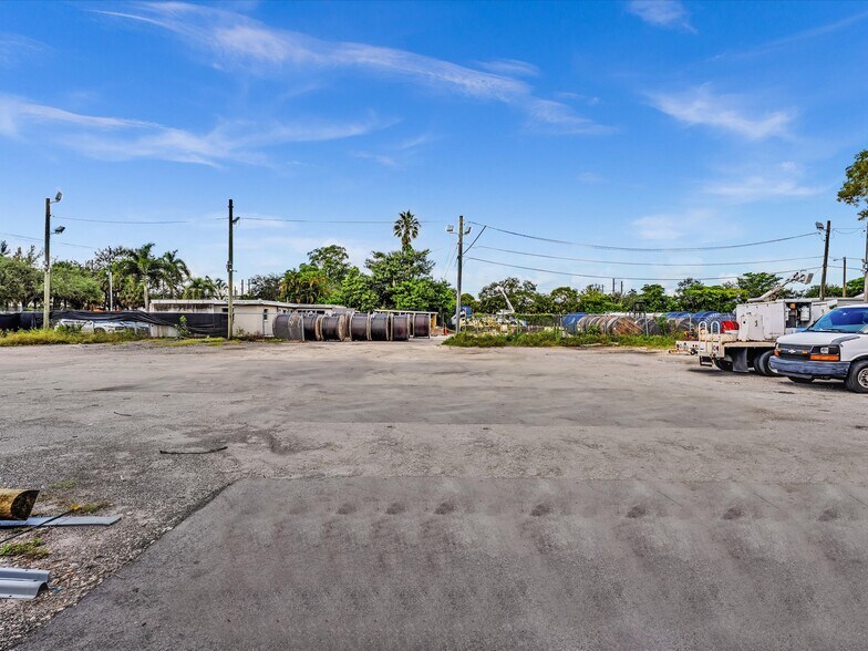 More Photos Of 4901 SW 51st St, Davie Warehouse For Sale