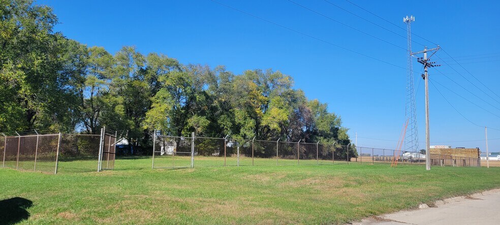 More Photos Of 20966 Monroe St, Mason City Flex For Sale