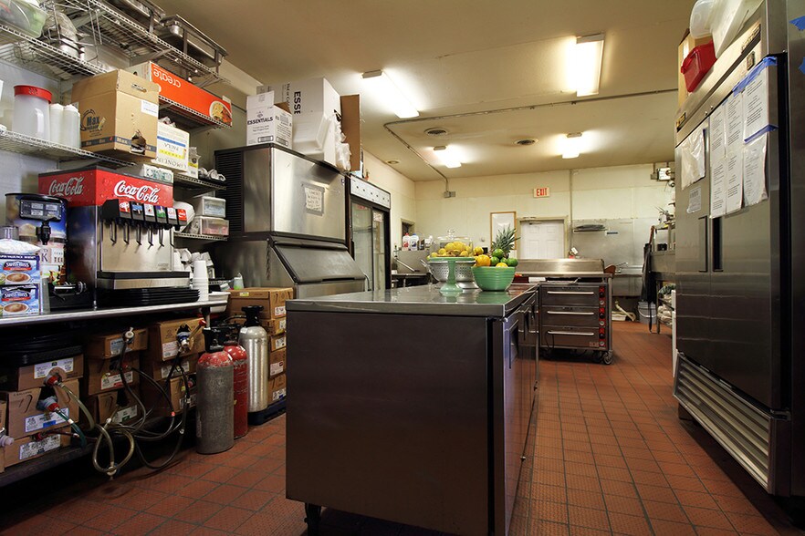 More Photos Of 814 Water St, Waxahachie Restaurant For Sale