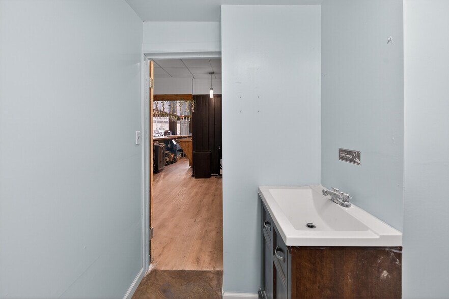 More Photos Of 427 S Pearl St, Albany Storefront Retail Residential For Sale