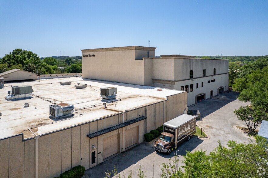 More Photos Of 2930 W Anderson Ln, Austin Freestanding For Sale